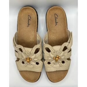 Clarks Womens Lexi Myrtle Slide Beige Leather Flower Wedge Sandals Size 7.5